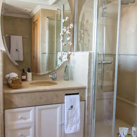 Chezmoihomes Luxury Penthouse *